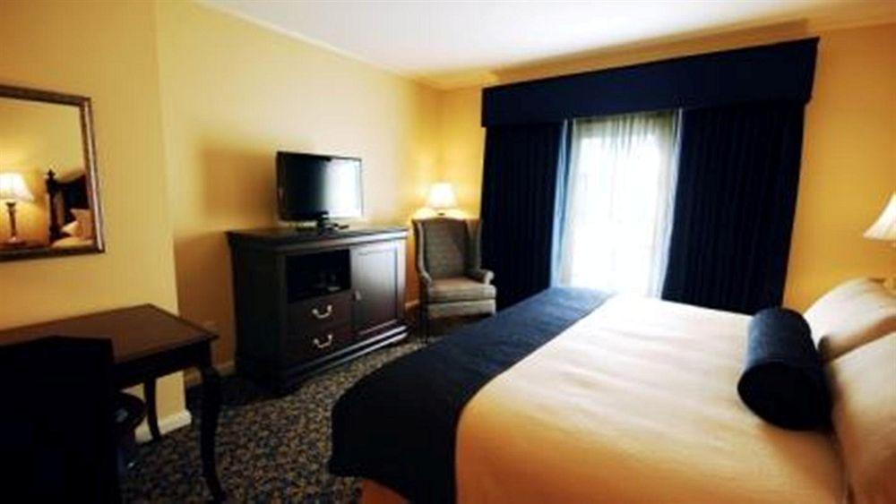 The Daniel Hotel Brunswick Room photo